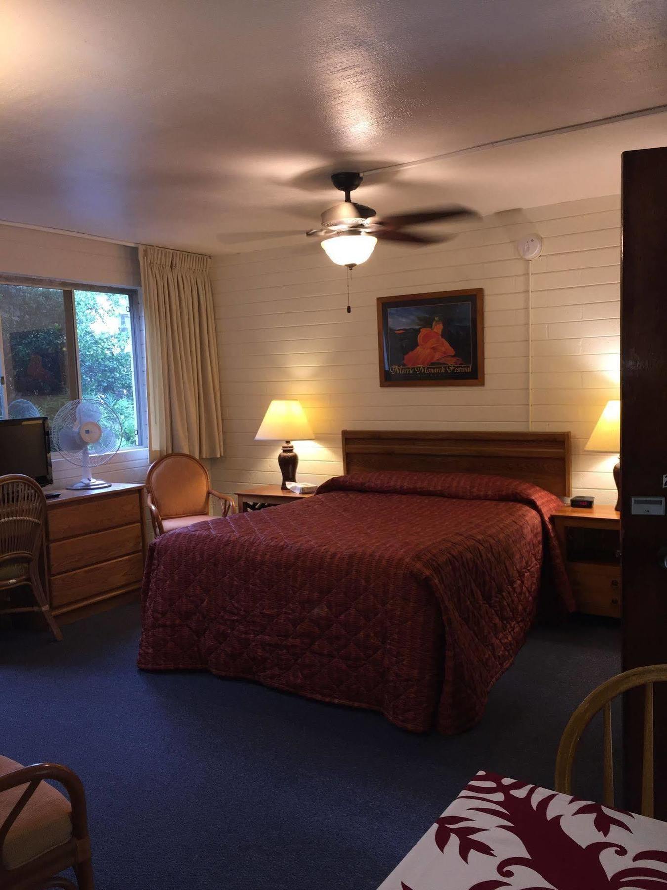 Dolphin Bay Hotel Hilo Esterno foto