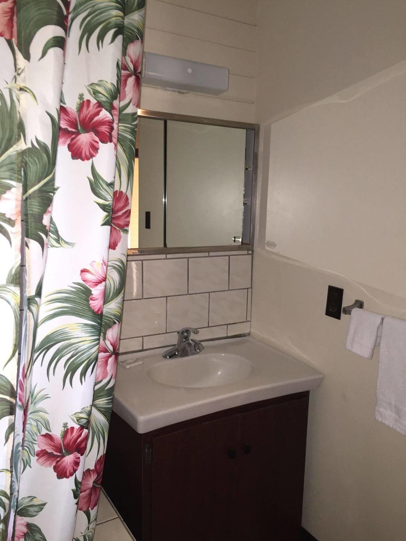 Dolphin Bay Hotel Hilo Esterno foto