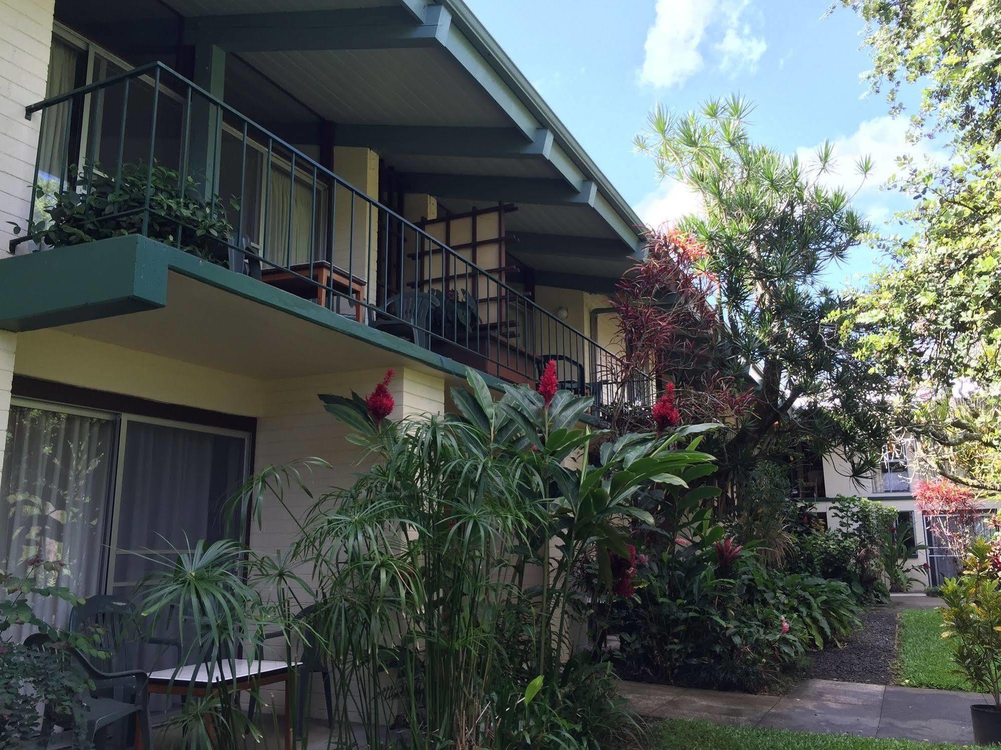 Dolphin Bay Hotel Hilo Esterno foto