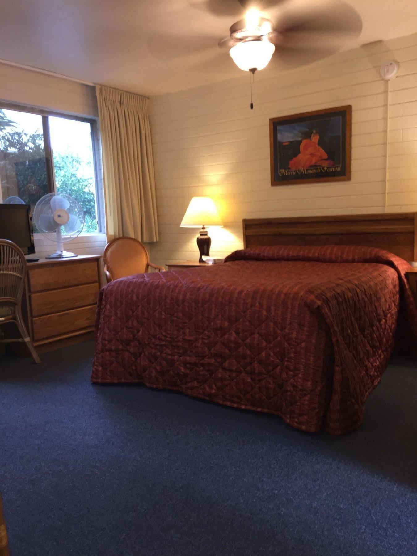 Dolphin Bay Hotel Hilo Esterno foto